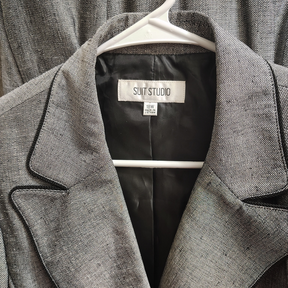 Suit Studio Gray Blazer